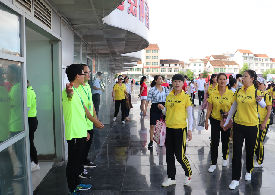 【團(tuán)青動態(tài)】勉縣第二屆全民運動會上的“陜鋼笑臉” 【團(tuán)青動態(tài)】勉縣第二屆全民運動會上的“陜鋼笑臉”