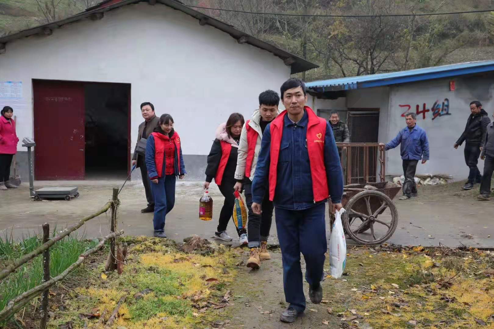 【團情動態】陜鋼漢鋼青年文明號開展“青春扶貧 愛心暖冬”活動 【團情動態】陜鋼漢鋼青年文明號開展“青春扶貧 愛心暖冬”活動